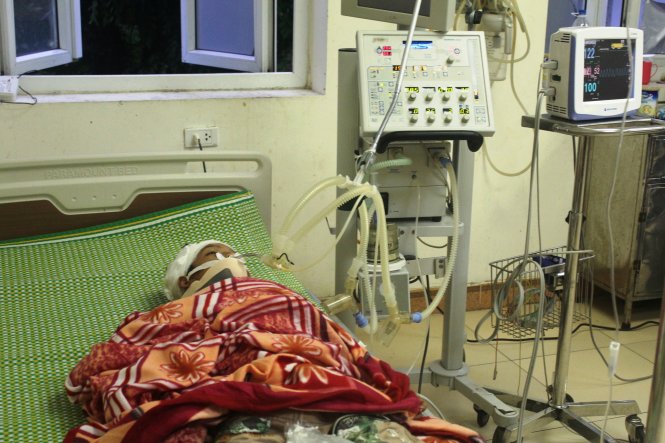 Sáng 1-8, cháu Chiến vẫn đang được điều trị tại bệnh viện Sản Nhi Nghệ An - Ảnh: Doãn Hòa