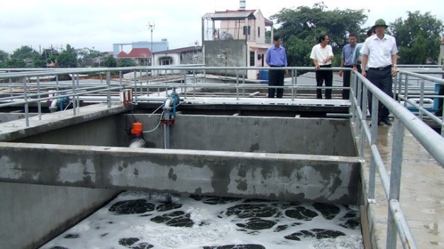 Thời điểm năm 2009 đã phát hiện nước thải của Công ty Hào Dương (TP.HCM) từ bể chứa đến máng thoát xả thẳng ra sông chưa qua xử lý - Ảnh: Nguyễn Triều