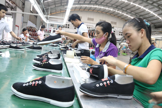 Nhiều doanh nghiệp da giày hi vọng xuất khẩu sang EU sẽ khôi phục sau khi FTA được ký kết.  Trong ảnh: sản xuất giày xuất khẩu sang EU tại một doanh nghiệpẢnh: Tiến Long