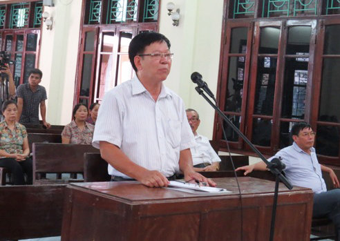 Ông Phi tại phiên tòa yêu cầu Công an và TAND tỉnh Thái Bình bồi thường số tiền 66 tỷ đồng - Ảnh: Thu Hiền