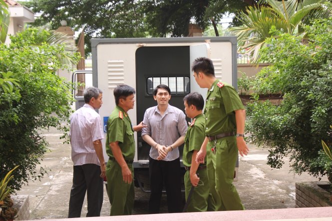 Bị cáo Phạm Châu Tony sau phiên xét xử ngày 10-8 Ảnh: Tuyết Mai