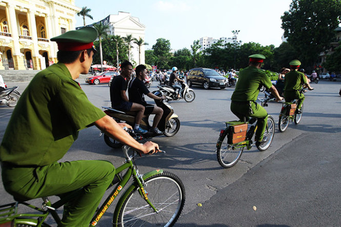 Một tốp tuần tra sẽ có ba người, mỗi Phường sẽ được cấp sáu chiếc xe đạp đặc chủng