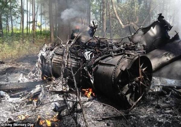 Chiếc máy bay gặp nạn gây cháy lớn ở Đức - Ảnh: Samaa.tv