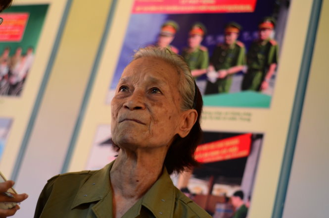 Nguyễn Thị Hồng Đăng, cựu chiến binh P. Bến Nghé, Q. 1 xúc động kể về những năm tháng lịch sử -Ảnh: Thanh Tùng