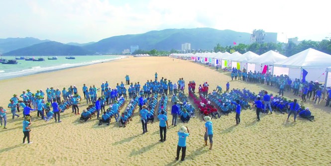 Các thành viên tham gia hoạt động tại hội trại Sinh viên với biển đảo Tổ quốc 2015 Ảnh: Đỗ Dung