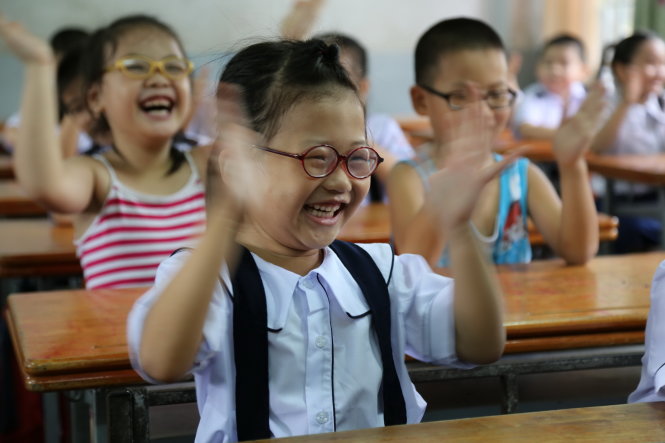 Các em học sinh lớp 1/5 Trường tiểu học Lê Văn Sỹ, Q.Tân Bình, TP.HCM trong ngày tựu trường sáng 14-8 - Ảnh: NHƯ HÙNG
