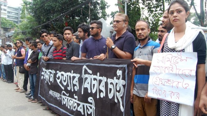 Người dân Bangladesh biểu tình đòi công lý cho các nạn nhân nhỏ tuổi Ảnh: AFP