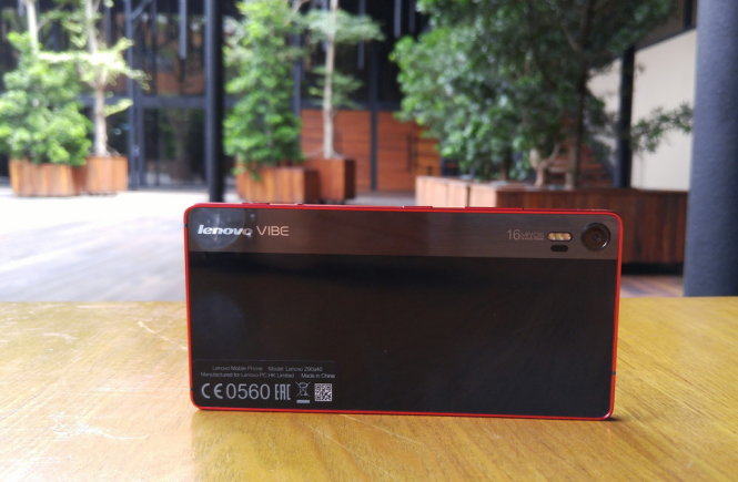 Lenovo Vibe Shot có camera 16MP, và camera phụ 8MP - Ảnh: T.Trực