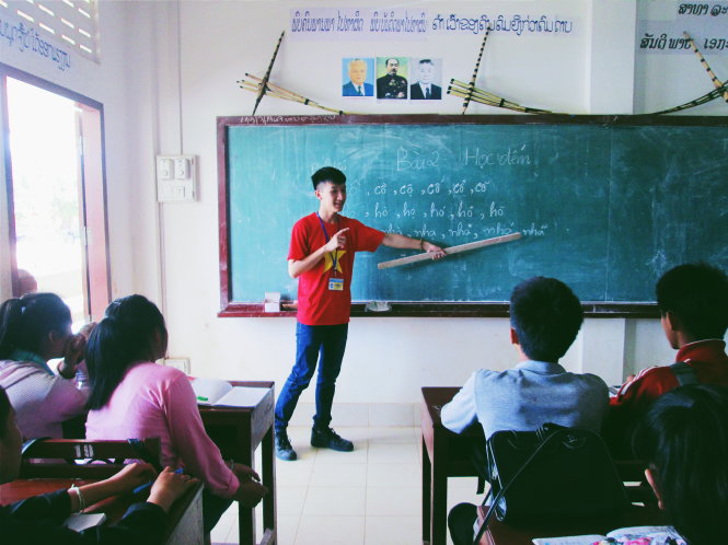 Một buổi dạy tiếng Việt cho công chức Lào Ảnh: DOÃN HÒA