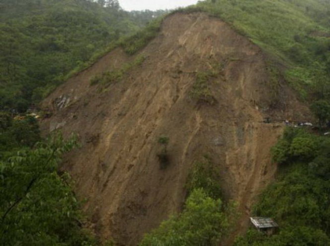 Bão Goni gây sạt lở đất tại các tỉnh miền bắc Philippines - Ảnh: The Hindu