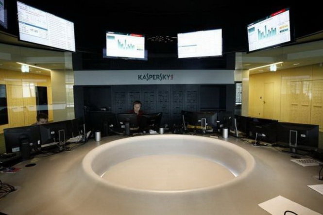 Các nhân viên đang làm việc tại trụ sở của Kaspersky Lab ở Moscow, Nga (năm 2013) - Ảnh: Reuters