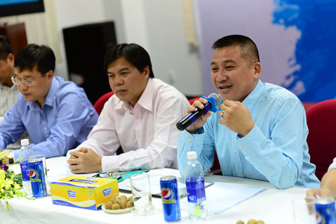 Đạo diện Thái Huân trả lời câu hỏi của báo chí trong buổi họp báo chương trình Câu chuyện hòa bình  - Lửa tại báo Tuổi Trẻ chiều 24-8 - Ảnh: Quang Định