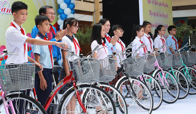 10 chiếc xe đạp mới được tặng cho các bạn học sinh nghèo của Q.Gò Vấp - Ảnh: Q.L.