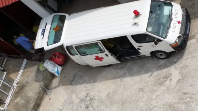 Trung tâm Y tế TP Tây Ninh từng dùng xe cứu thương vận chuyển rác thải y tế  Ảnh: NGỌC HẬU