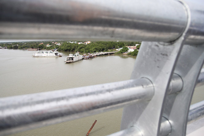 Từ cầu Mỹ Lợi sắp được thông xe, nhìn xuống phà Mỹ Lợi