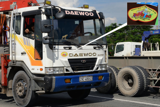 Ảnh lớn: xe tải dán logo “Garage Thành Đô” chở hàng trên quốc lộ 1 đoạn qua địa phận quận Thủ Đức