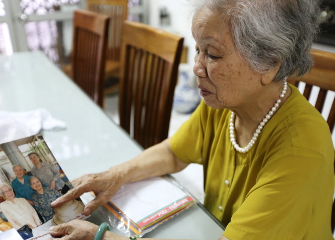 Bà Phạm Thị Hiền không quên những ngày giúp người nghèo thất học Ảnh: Quốc Việt