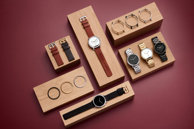 Moto 360 thế hệ thứ hai (2015) giữ kiểu dáng đồng hồ mặt tròn như phiên bản tiền nhiệm, trau chuốt thêm cho thiết kế thêm phần sang trọng - Ảnh: Motorola