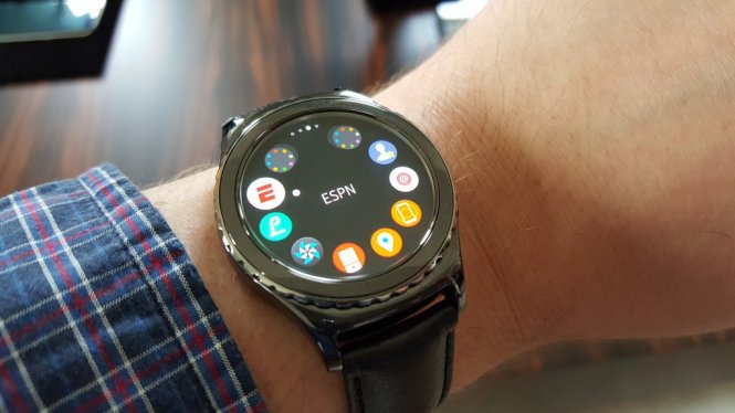 Các ứng dụng có sẵn trên đồng hồ thông minh (smartwatch) Samsung Gear S2 Classic - Ảnh: Wired