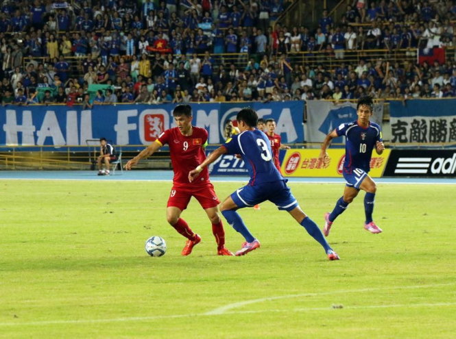 Công Vinh (9) trong trận Việt Nam thắng Đài Loan 2-1 Ảnh: TUẤN VĂN