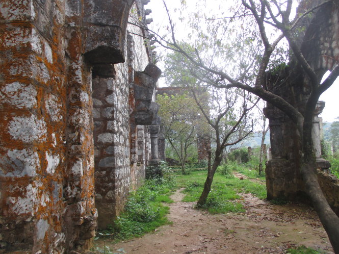 Tu viện cổ Tả Phìn nay chỉ còn là phế tích hoang tàn sau lớp bụi thời gian