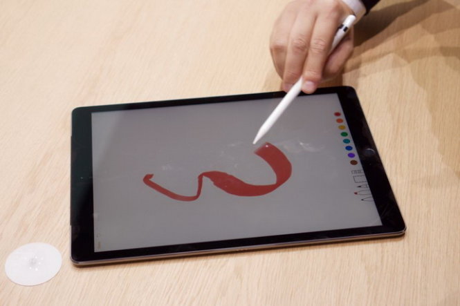 Thử nghiệm vẽ bằng Apple Pencil trên iPad Pro - Ảnh: ArsTechnica
