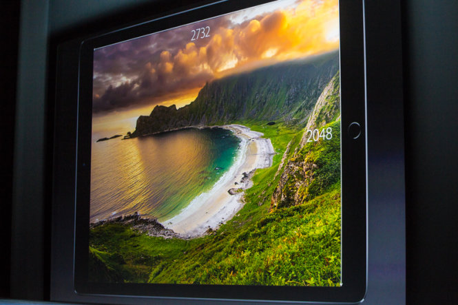 iPad Pro có độ phân giải lớn hơn MacBook Pro 15-inch Retina Display- Ảnh: CNET