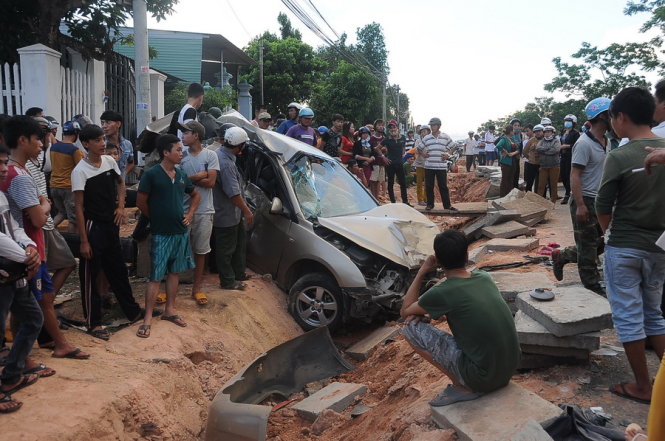 Hiện trường vụ tai nạn làm chết hai người vào ngày 9-6 tại thị trấn Đắk Hà. Ảnh: B.D