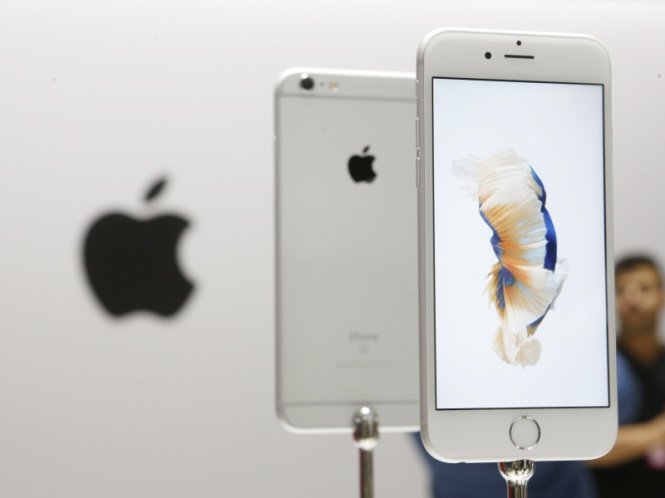 iPhone 6S - Ảnh: Reuters