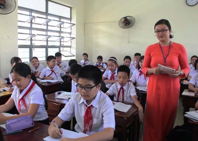 Một tiết học công nghệ của học sinh lớp 6 Trường THCS Nguyễn Huệ (TP Đà Nẵng) do giáo viên hóa học Lê Tôn Nhật Vy đảm nhận - Ảnh: PHAN THÀNH