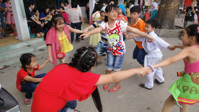 Học sinh Trường tiểu học Phú Thọ (Q.11, TP.HCM) thường tổ chức nhiều trò chơi dân gian Ảnh: MỸ DUNG