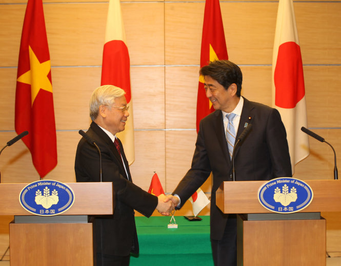 Tổng bí thư Nguyễn Phú Trọng và Thủ tướng Nhật Bản Shinzo Abe sau khi kết thúc họp báo chung Ảnh: TTXVN