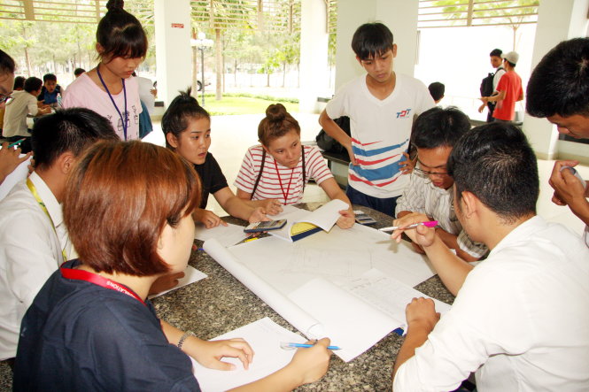 Sinh viên Trường ĐH Tôn Đức Thắng trong giờ tự học Ảnh: Trần Huỳnh