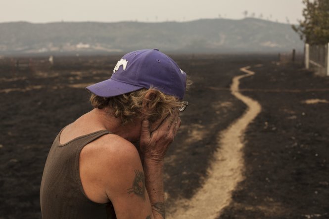 Ông Robert Hooper (California) mất ngủ nhiều ngày qua sau khi nhà bị cháy rụi - Ảnh: Reuters