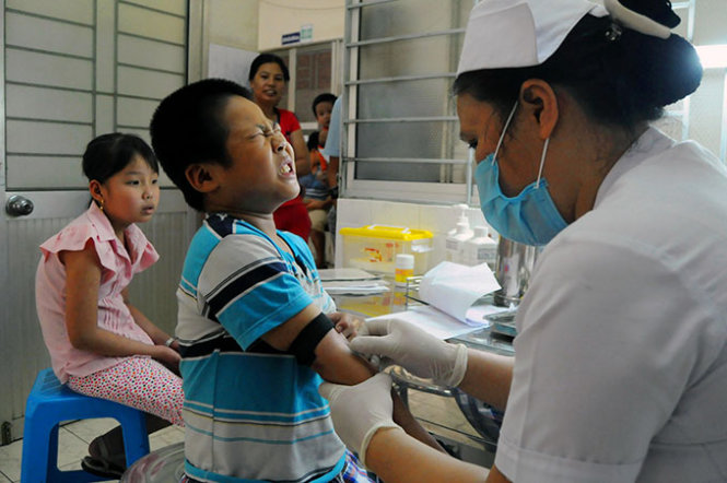 Một ca mắc bệnh sốt xuất huyết điều trị tại bệnh viện nhi Đồng Nai - Ảnh: H.Mi