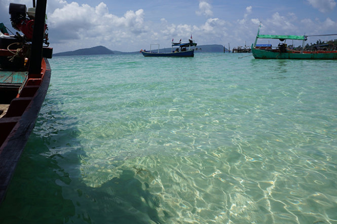 Nước biển trong vắt và xanh ngọc ở Koh Rong