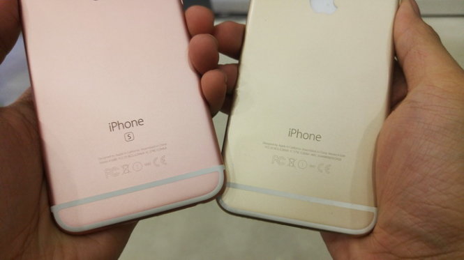 iPhone 6S không khác biệt so với iPhone 6, so sánh mặt sau lưng máy - Ảnh: T.Trực