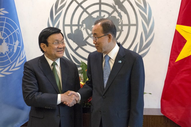 Tổng thư ký LHQ Ban Ki Moon bắt tay Chủ tịch nước Trương Tấn Sang trong buổi hội kiến tại trụ sở LHQ ở New York ngày 24-9 Ảnh: Reuters