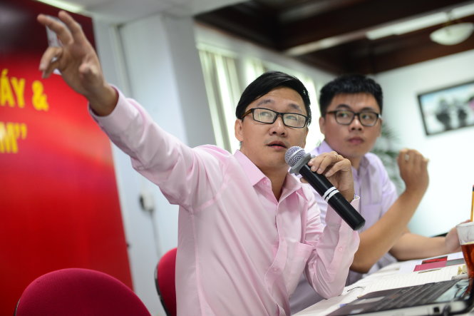 TS Phạm Sỹ Thành phát biểu trong buổi tọa đàm tại báo Tuổi Trẻ sáng 25-9 - Ảnh: Quang Định