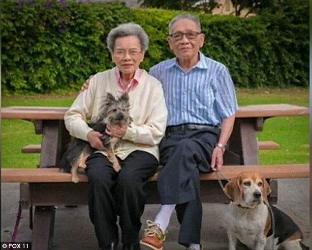 Ông Tuyen Nguyen (trái) cùng vợ. Ảnh: Fox 11