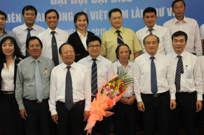 Tân chủ tịch VBF Nguyễn Bảo Hoàng (hàng đầu, giữa) -  Ảnh: T.P.