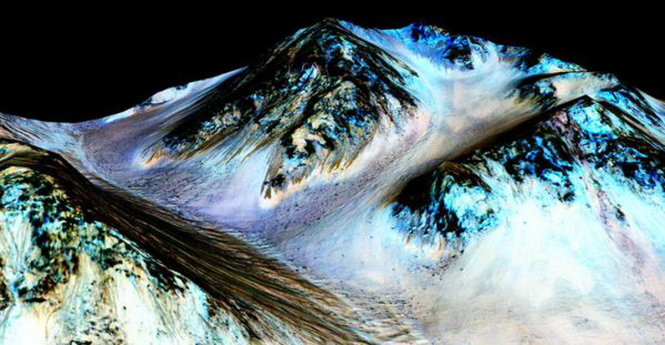 Dấu vết của nước trên bề mặt sao Hỏa do NASA công bố ngày 28-9 - Ảnh: NASA