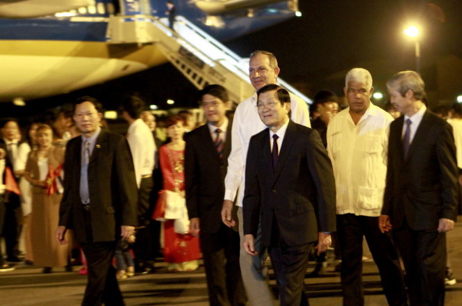 Chủ tịch nước Trương Tấn Sang đến sân bay quốc tế Jose Marti Habana - Ảnh: V.V.T