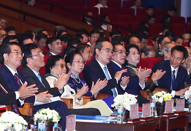 Lãnh đạo các thời kỳ của Đảng và Nhà nước dự lễ kỷ niệm 70 năm nền Giáo dục Việt Nam (1945 - 2015) và Đại hội thi đua yêu nước ngành giáo dục lần thứ VI - Ảnh: TTXVN
