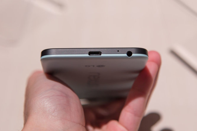Google/LG Nexus 5X với cổng micro-USB Type C - Ảnh: ArsTechnica