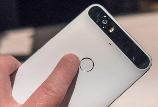 Cảm biến nhận diện dấu vân tay Nexus 6P - Ảnh: Android Central