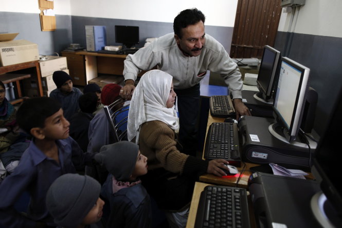 Với sáng kiến Digital India, mọi người dân Ấn Độ có cơ hội tiếp cận kiến thức trên mạng - Ảnh: Reuters