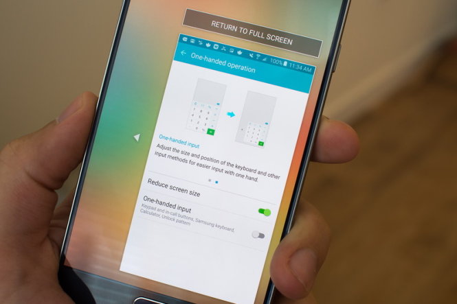 Kích cỡ màn hình thu nhỏ để điều khiển bằng một tay - Ảnh: AndroidCentral