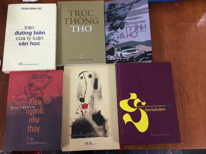 Các tác phẩm đoạt giải thưởng Hội Nhà văn Hà Nội năm 2015. ảnh: HNVHN