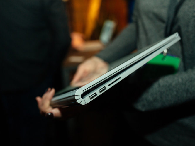 Bản lề gập của Surface Book - Ảnh: ArsTechnica